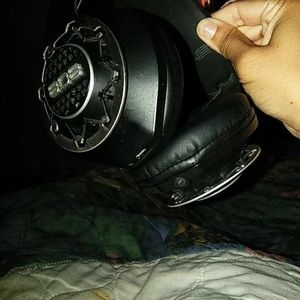 Wireless Bluetooth headphones